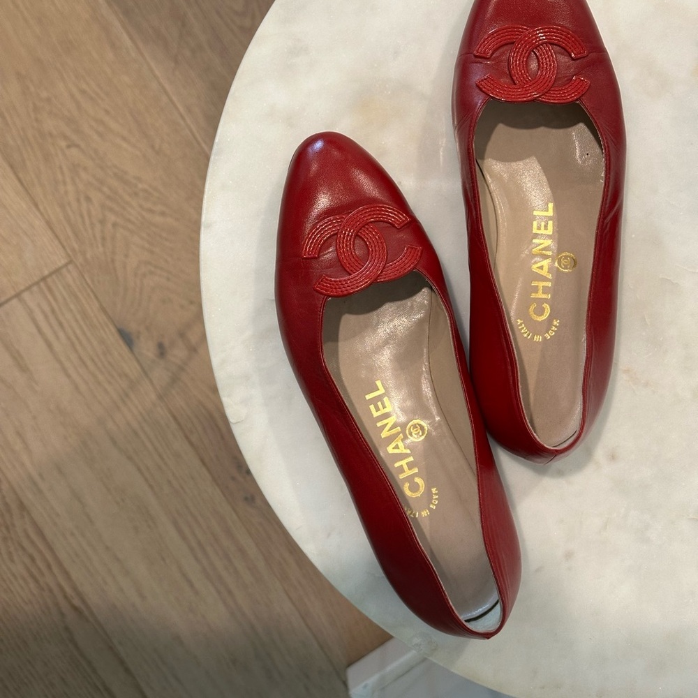 Chanel Red Leather Flats with Logo Accent - Picture 4 of 4